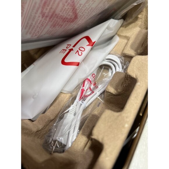 Insignia Digital Picture Display with 3 interchangeable faceplates New - Picture 9 of 10